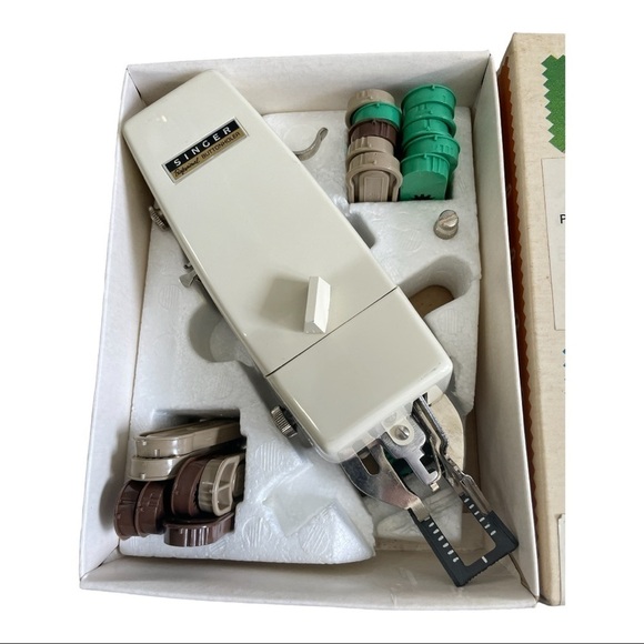 VINTAGE Singer Button Holer - Picture 3 of 4